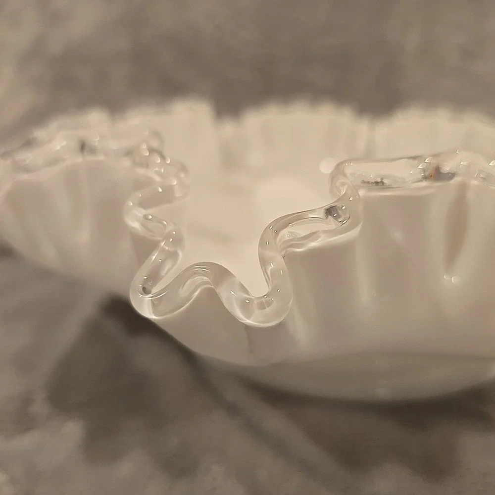 Vintage‎ Unmarked Fenton White Milk Glass Silver Crest Ruffled Edge Bowl